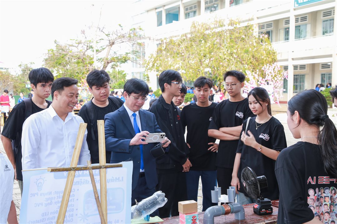 LHU và Trường THPT Điều Cải đẩy mạnh hợp tác, mở rộng cơ hội học tập cho học sin