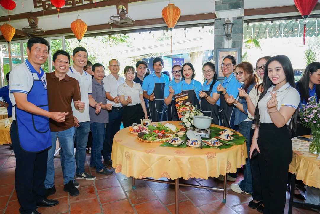 Tập thể sư phạm Khoa kỹ thuật Công trình trong hội thi.
